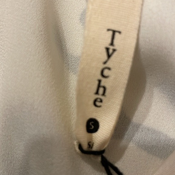 Tyche drape sleeve leopard silky elastic waistband top. - Picture 5 of 6